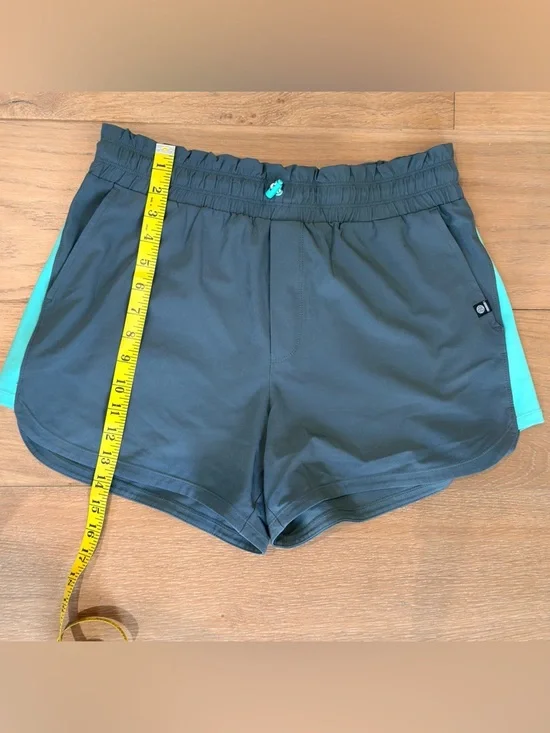 Zella Athletic Track Running Shorts Sporty Pockets Women's Medium Gray/Green EUC - Picture 6 of 7